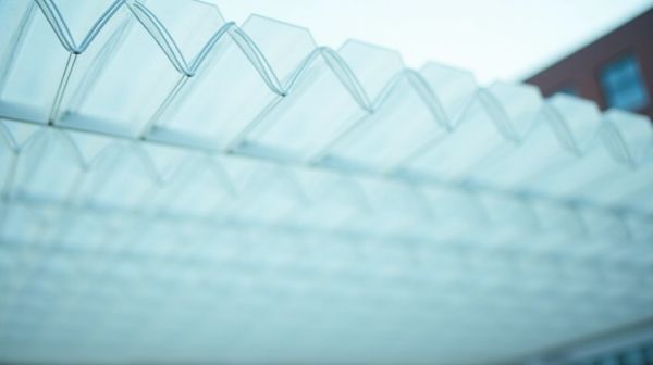 Optimiser sa toiture avec des plaques en polycarbonate alvéolaire